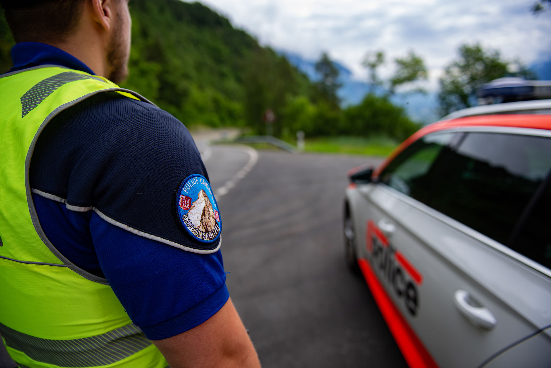 Il annonce un contrôle de police : c'est interdit